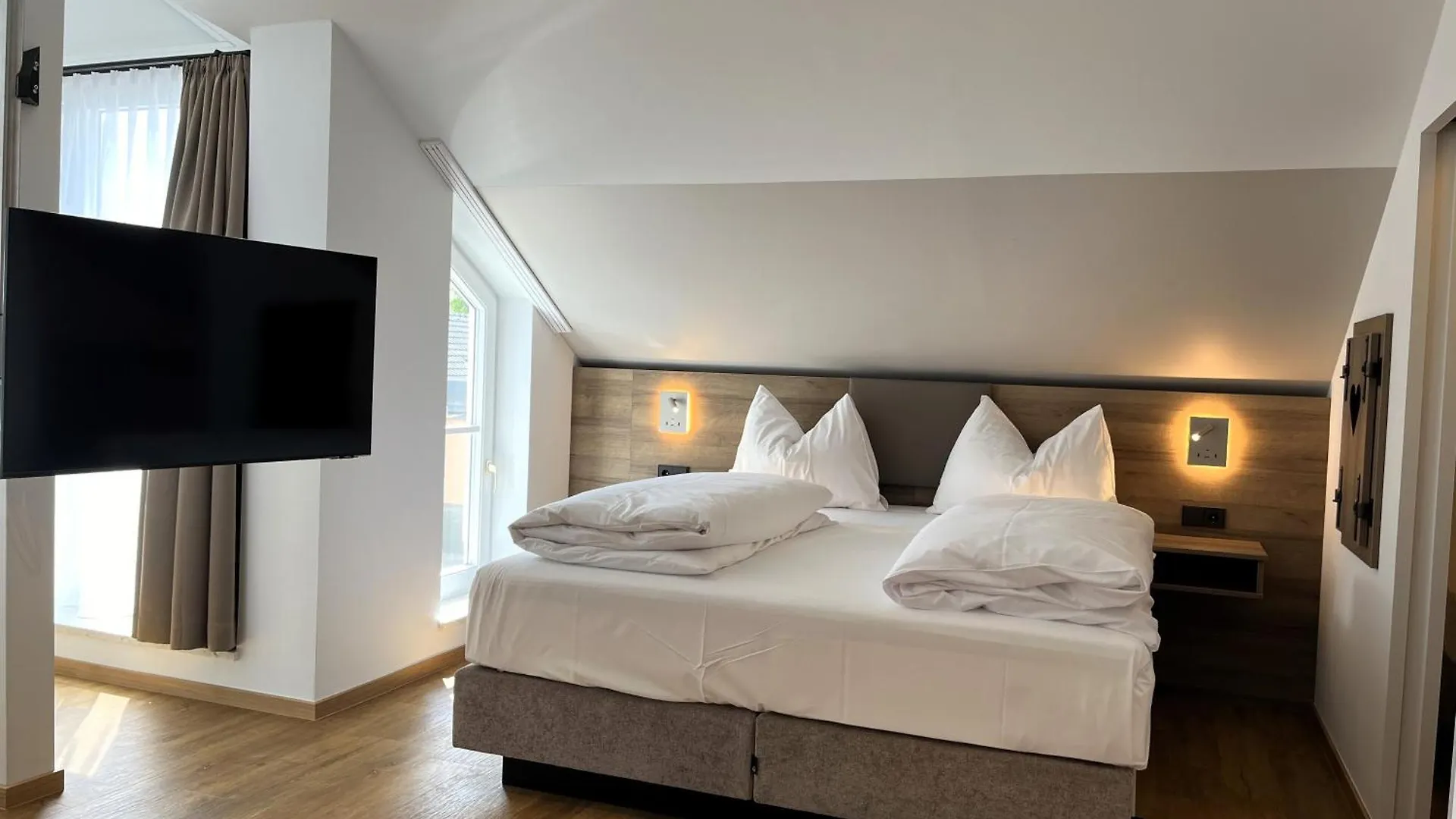 Westside Hotel München 3*,